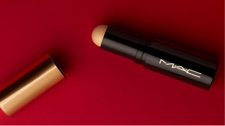 ÚJ! STUDIO RADIANCE SKIN TINT STICK